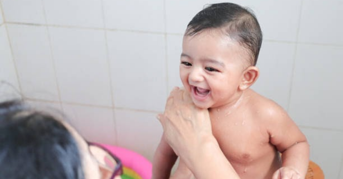 using safe baby products during bath time